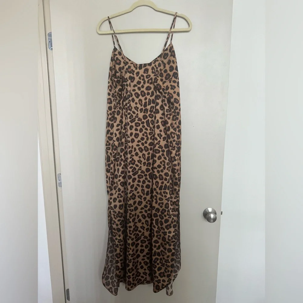 Gibson Latimer Leopard Print Satin Dress - Picture 3 of 9